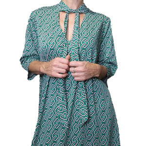 Dress knee length V-neck with tie short sleeves Size 2X NICOLE MILLER NWT